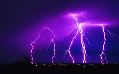 ピンク崩壊 | Purple lightning, Lightning strikes, Purple sky