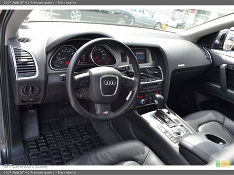 Black Interior Dashboard for the 2007 Audi Q7 4.2 Premium quattro #52285754 | GTCarLot.com