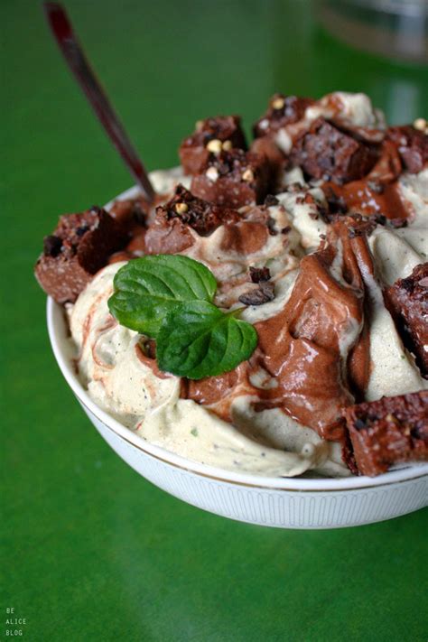 "After Eight" Mint Chocolate Ice Cream (raw, vegan)