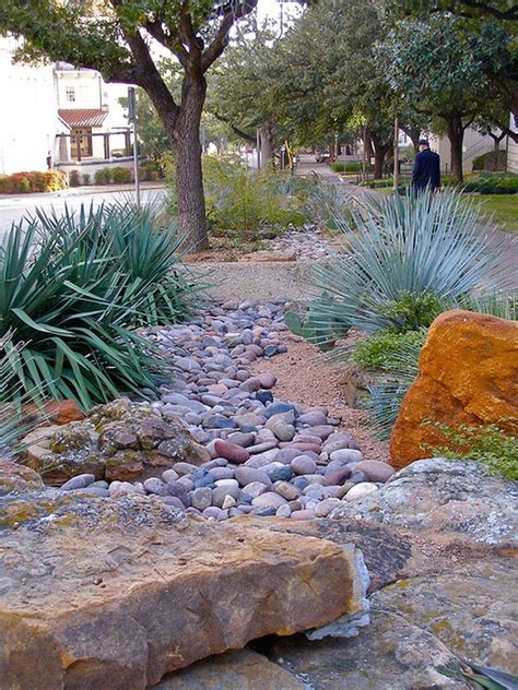 Inspiring Dry Riverbed and Creek Bed Landscaping | Texas landscaping, Xeriscape landscaping ...