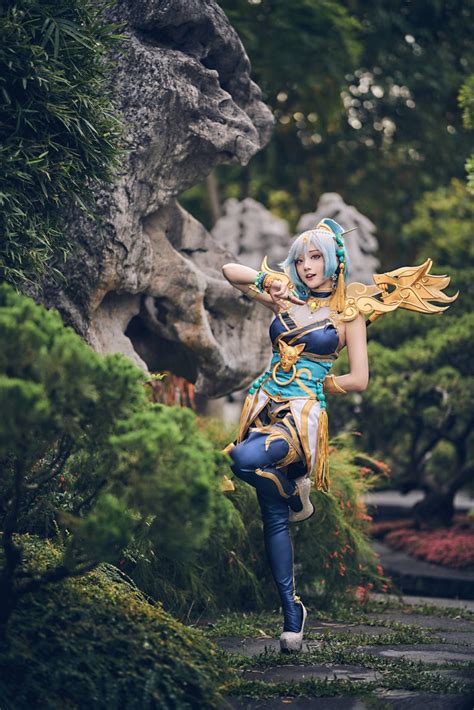 This Lunar Empress Lux cosplay from League of Legends is perfect - Dot Esports