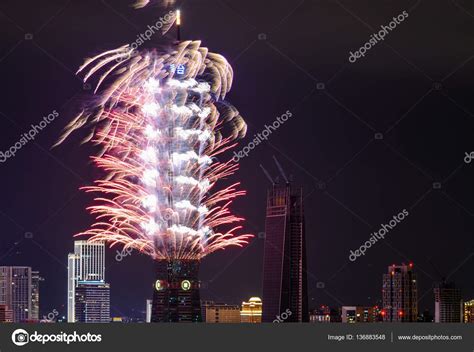 Fireworks at the Taipei 101 building in Taiwan light up the skyline for ...