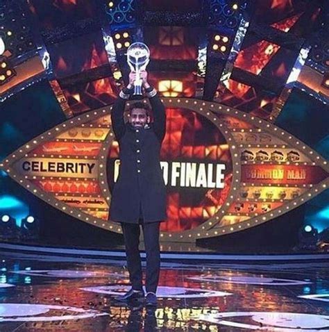 Bigg Boss 10 WINNER Manveer Gurjar’s PRICELESS Moment with Trophy