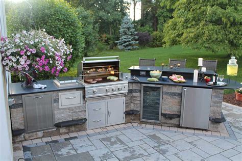 The Must Have Appliances for Your Outdoor Kitchen