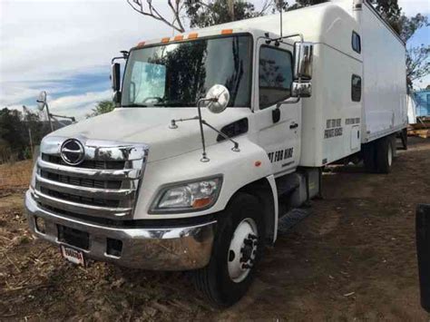 Hino Hino 338 Expeditor Sleeper Box Truck (2013) : Medium Trucks