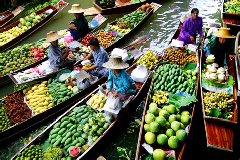 Floating farmer's market : r/pics