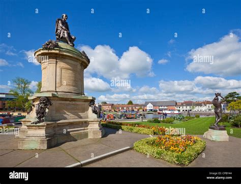 Bronze statue of William Shakespeare in a park Stratford upon Avon Warwickshire England UK GB EU ...