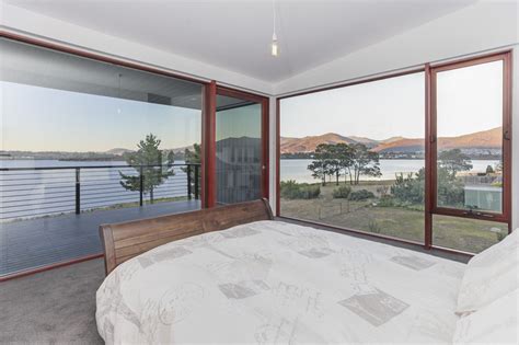 Hobart waterfront luxury accommodation holiday rental house stay - 22 ...