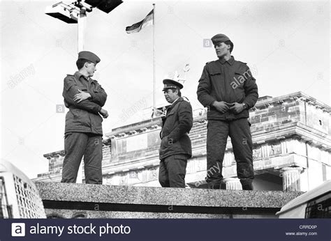 Brandenburg gate 1989 hi-res stock photography and images - Alamy