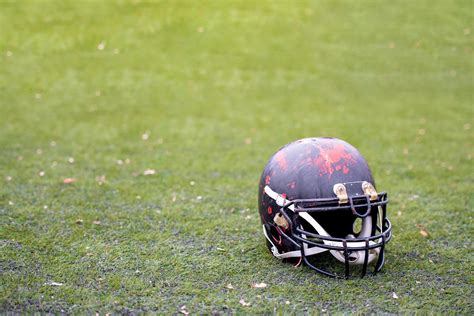 black american football helmet 12768032 Stock Photo at Vecteezy