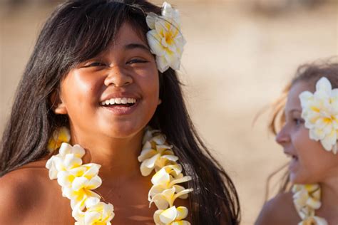 6 Exciting Hawaii Lei Day Celebrations + 4 Hawaii Activities for Kids (2023)