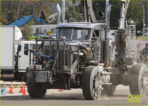 Chris Hemsworth Is Barely Recognizable on Set of 'Mad Max' Prequel 'Furiosa': Photo 4806222 ...