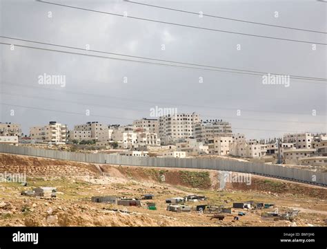 West Bank with surrounding wall in Israel Stock Photo - Alamy