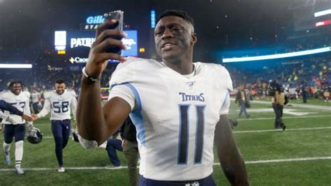 Titans' AJ Brown: From Forgotten Man in DK Metcalf Photo to Rising Star