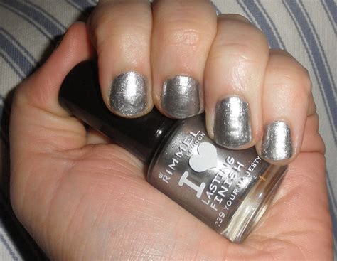 miss chew: Metalic Silver Nail Polish- On trend with a tan for Summer