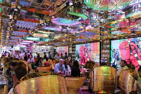 Robot Restaurant: Tokyo's Blazing Bionic Extravaganza | Let's ...