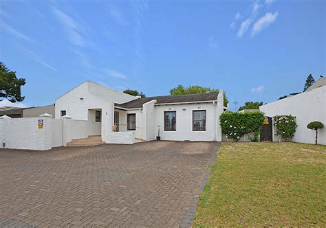 3 Bedroom House For Sale in Edgemead | RE/MAX™ of Southern Africa