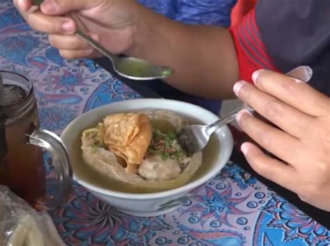 Unik! Warung Ini Jual Bakso yang Mangkoknya Bisa Dimakan - Indozone Food