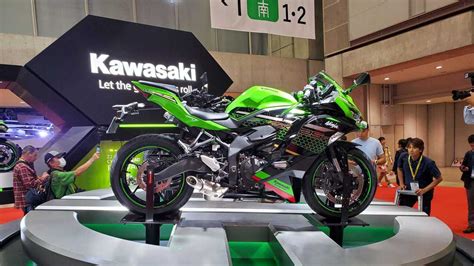 Kawasaki Unveils Ninja ZX-25R With Four-Cylinder Engine