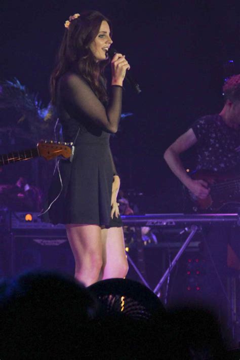 Lana Del Rey – Live Performance at the WaMu Theatre in Seattle – May 2015 – celebsla.com