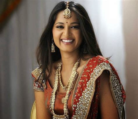 Beautiful And Spicy Actress Anushka Shetty HD Wallpaper - all 4u stars ...