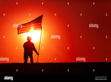 Soldiers silhouette hi-res stock photography and images - Alamy