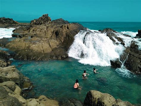 13 Spot Foto Pantai Wediombo Jogja (HTM, Rute, Jam Buka)