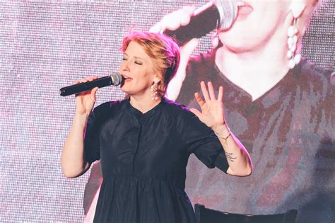 Leigh Nash of Sixpence None the Richer performs series of shows in Ayala Malls - Manila Concert ...