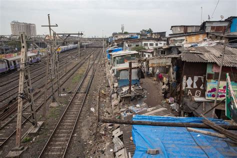 A Tour of the Dharavi Slum in Mumbai, India – Earth Trekkers