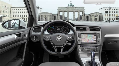 2015 Volkswagen e-Golf - Interior | Caricos