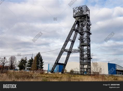 Headframe Mining Shaft Image & Photo (Free Trial) | Bigstock