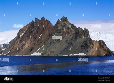 Mountain peaks in Admiralty Bay, King George Island, South Shetland Islands, Antarctica Stock ...