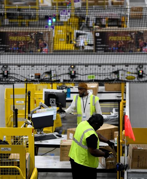 Amazon offers a behind-the-scenes look at Ohio warehouse