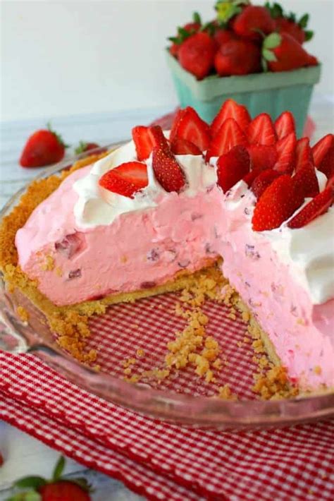 Creamy Strawberry Pie - Delightful E Made