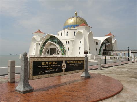 TOURISM MELAKA: Masjid Selat Melaka