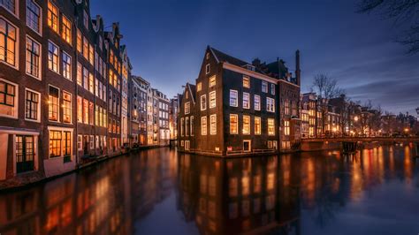 Amsterdam tranquil canal scene with canal houses by night, Netherlands | Windows Spotlight Images