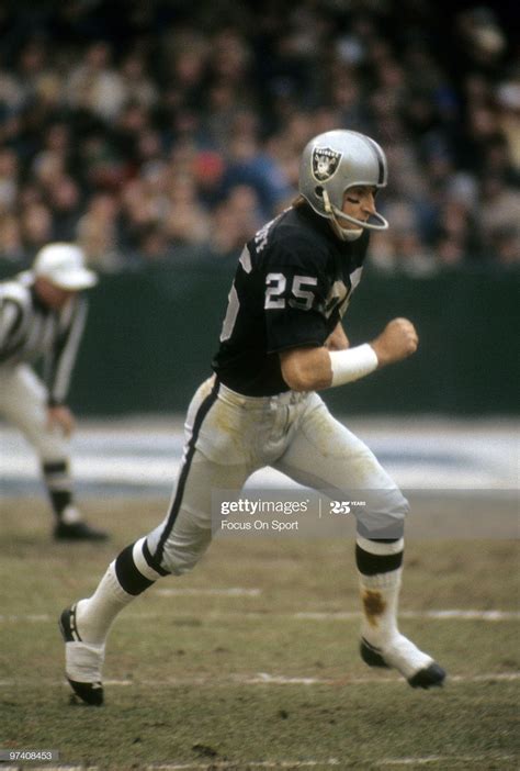 Wide Receiver Fred Biletnikoff of the Oakland Raiders in action... | Oakland raiders, Oakland ...