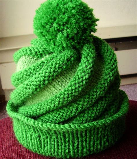 Swirl Hat Crochet Pattern Swirl Ski Hat Knitting Pattern - mecrochet.com