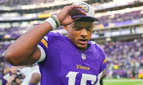 All Signs Point to One Man for Vikings QB1