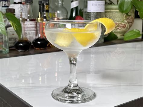 Vesper Martini - cóctel iconico de James Bond en Casino Royale