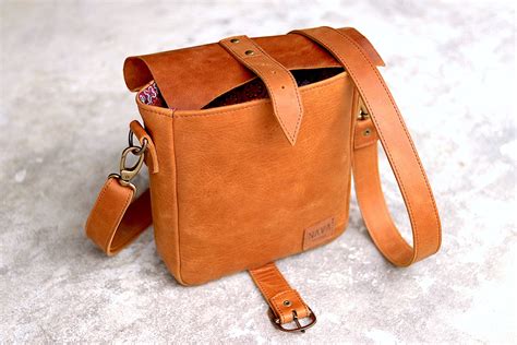 Postman Bag Leather - Tan - NAVA APPAREL SA