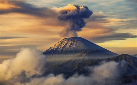 The birth of Modern Man: SEMERU VOLCANO ERUPTS TO 63,000 FT (19.2KM) — GLOBAL COOLING