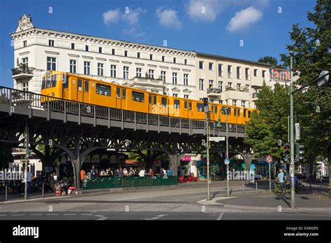 Hochbahn auf Oberbaumbruecke, Schlesisiches Tor, Berlin, Deutschland ...