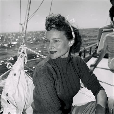 A Young Betty White In The Perfect Seaside Look (PHOTO) | HuffPost