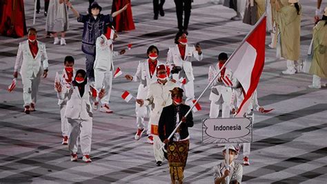 Begini Tampilan Kontingen Indonesia dalam Upacara Pembukaan Olimpiade Tokyo - Sport Tempo.co