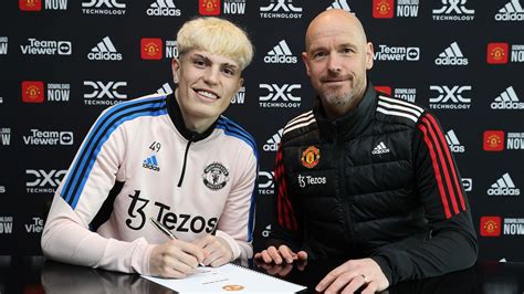 Alejandro Garnacho signs new Manchester United contract | Football News ...