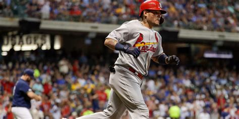 Yadier Molina helps extend winning streak