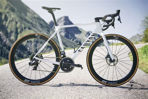 The new 2021 Canyon Ultimate road bike offers pure climbing speed! | Spark Bike