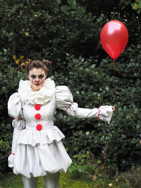 These Pennywise Costumes Are Scary AF and We Can’t Even | Pennywise halloween costume, Clown ...