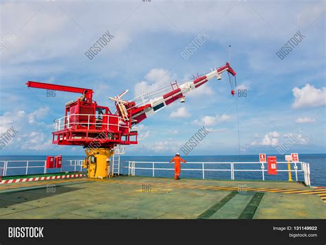 Crane Pedestal Crane Image & Photo (Free Trial) | Bigstock